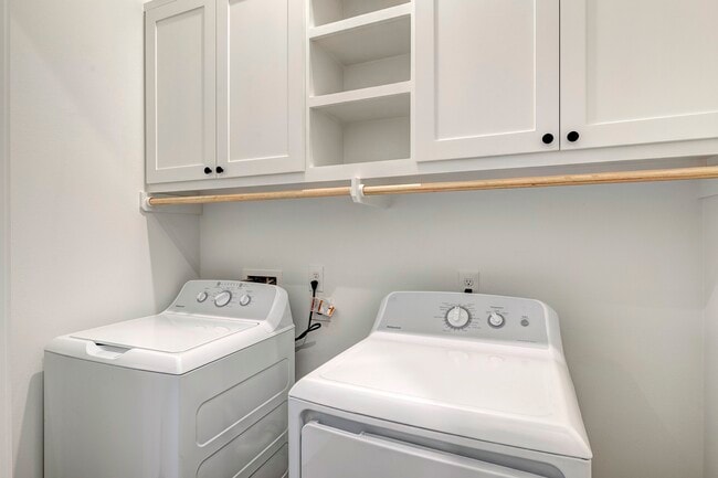 Building Photo - 1717 Airline Dr