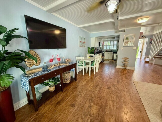 Building Photo - Beautiful 2 Bedroom Townhome in NSB with p...
