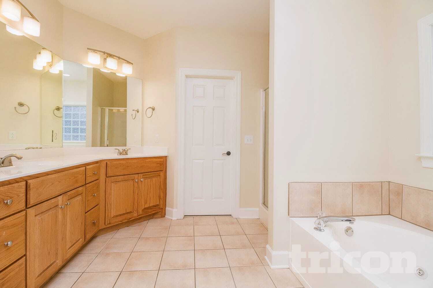 Building Photo - 3010 Bonaventure Ct