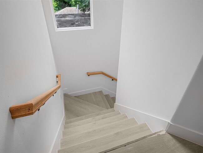 Building Photo - 4111 E Toliver St