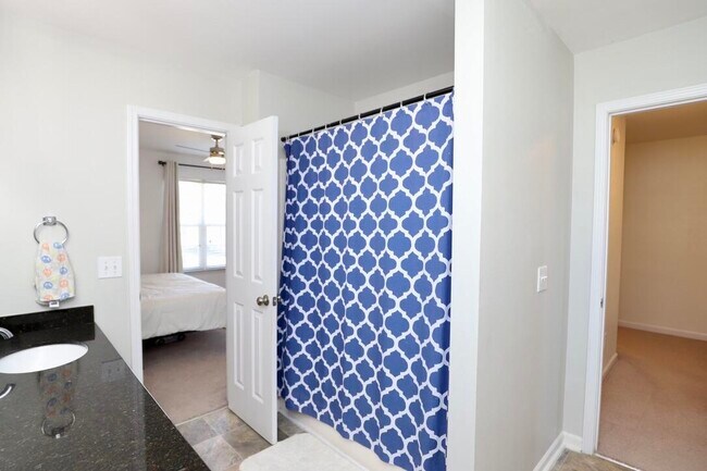 Building Photo - 3260 Matthews Dr