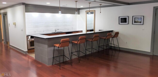 Building Photo - 1101 Juniper St NE