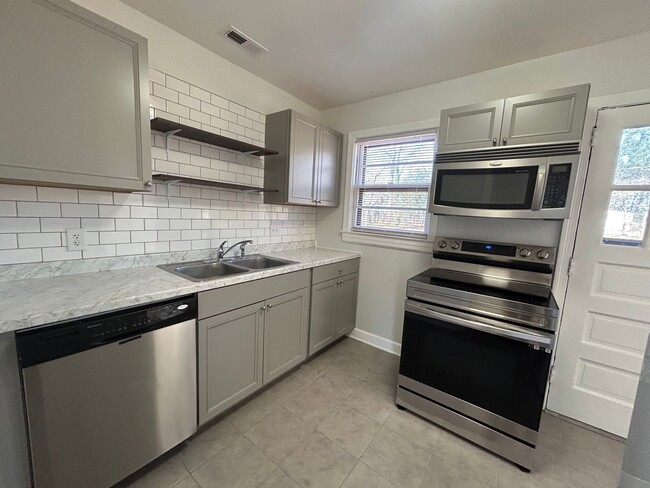 Building Photo - One Level newly renovated  3 bedroom 1 bat...