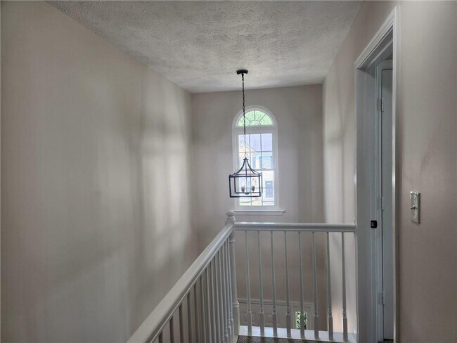 Building Photo - 5790 Hampton Ct