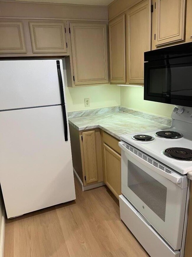 Building Photo - 550 Ortega Ave