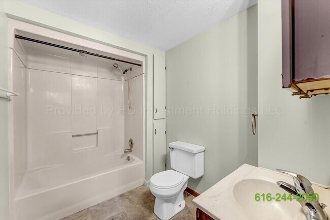 Building Photo - 110 W Elm St