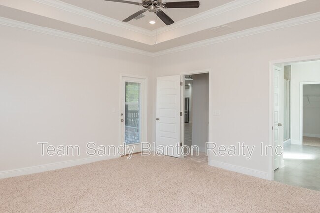Building Photo - 9599 Pebble Stone Dr