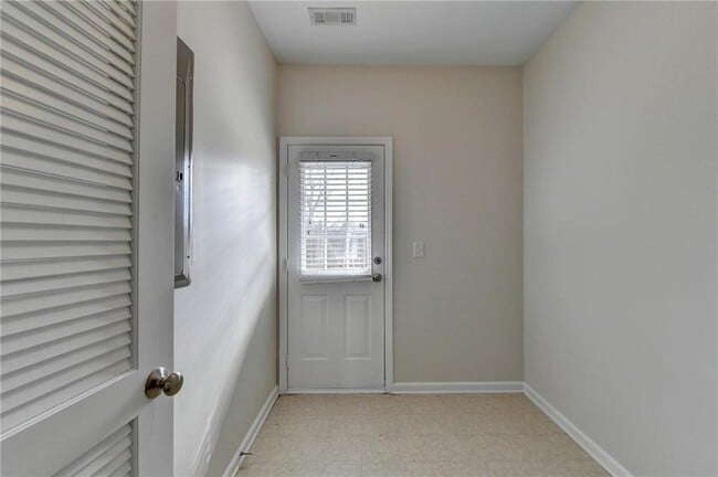 Building Photo - 4006 Edgecomb Dr