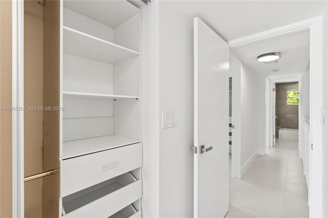 Building Photo - 3597 SW 17th St