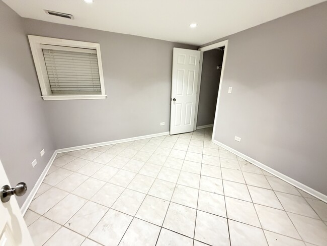 Building Photo - 2326 N Kostner Ave