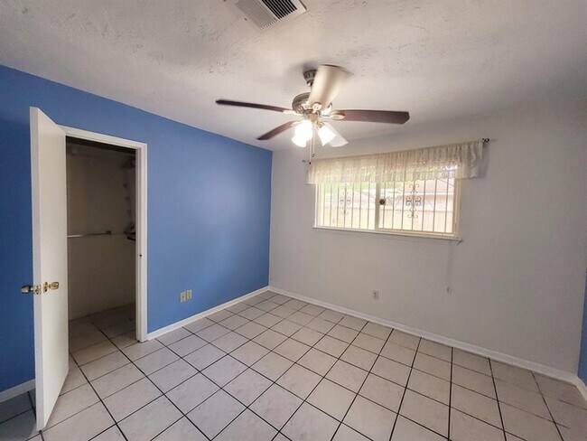 Building Photo - 12111 Pompano Ln
