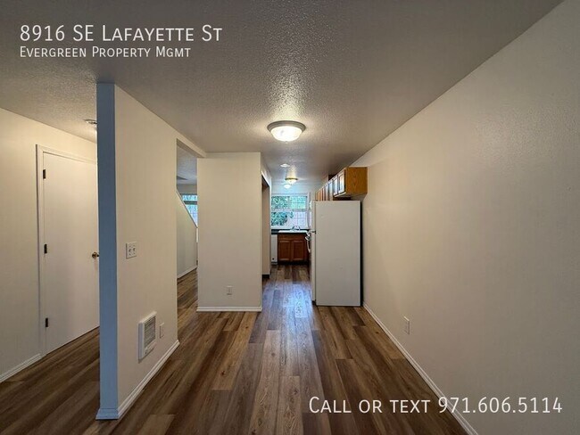 Building Photo - 8916 SE Lafayette St