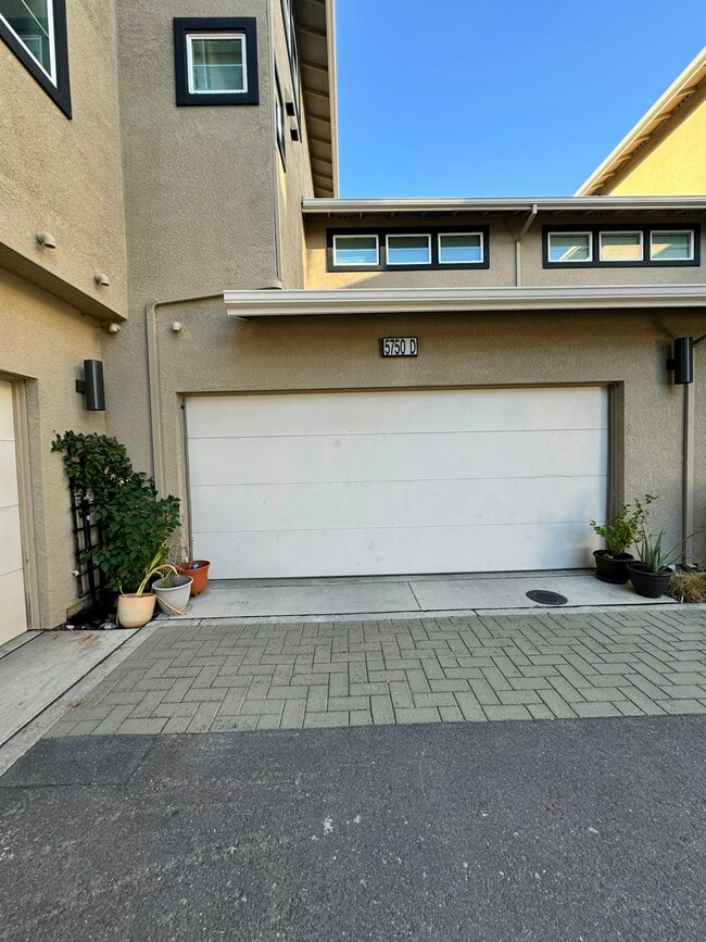 Building Photo - 5750 Greige Cir