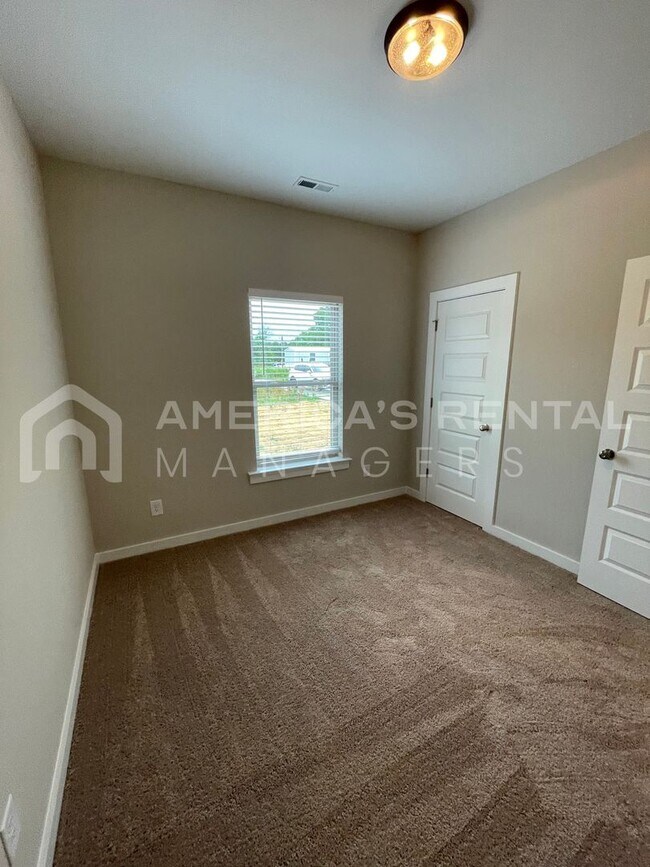 Building Photo - Home for Rent in Eva, AL!!  Available to View Now!!! DEPOSIT PENDING!