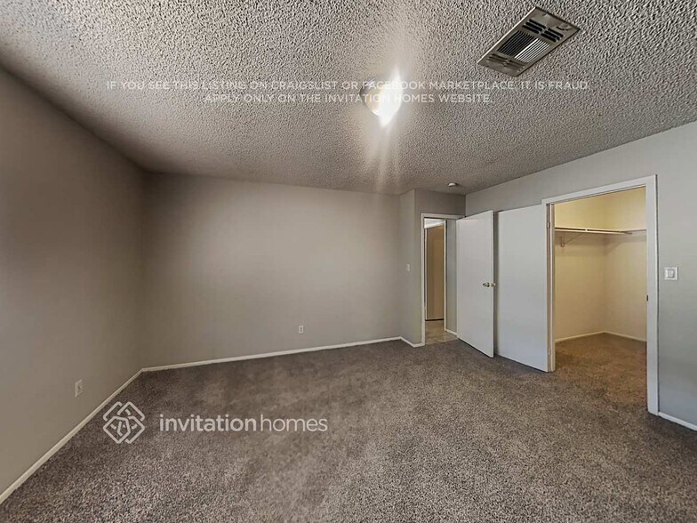 Building Photo - 10322 W Calle Del Oro