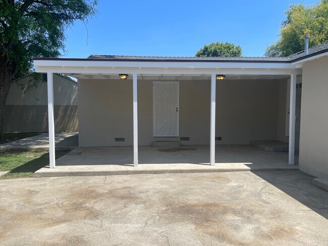 Building Photo - 5457 Beck Ave