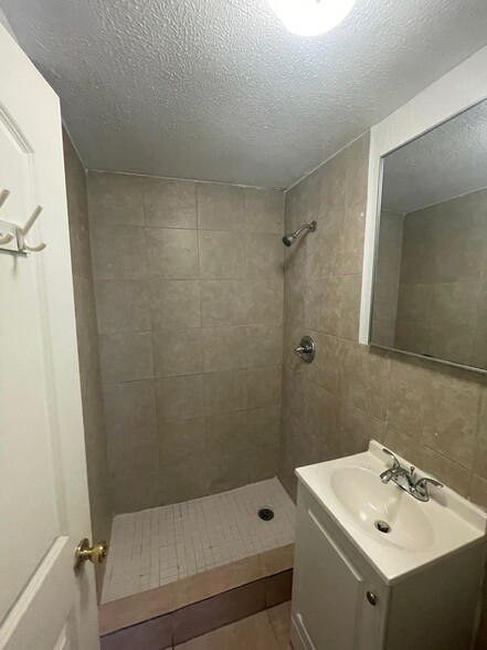 Building Photo - 17011 NW 33rd Ct