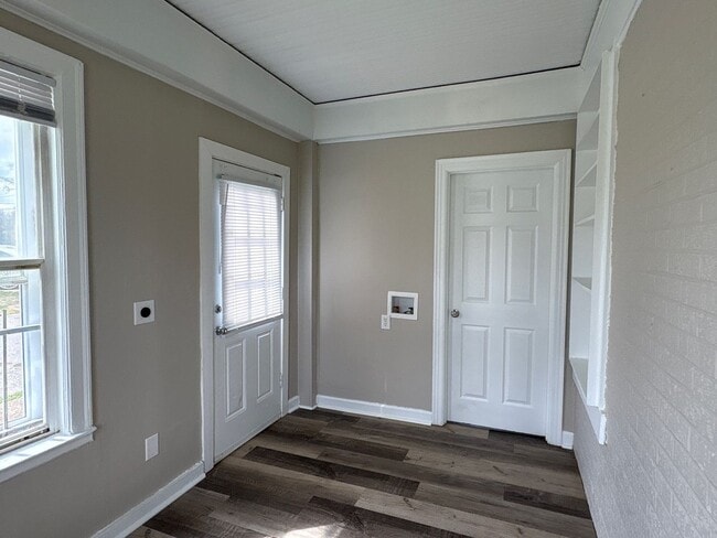 Building Photo - Newly Renovated Home in Hyde Park - Open To Section 8