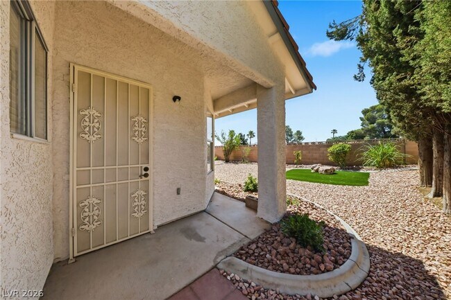 Building Photo - 735 Stonecliff Way