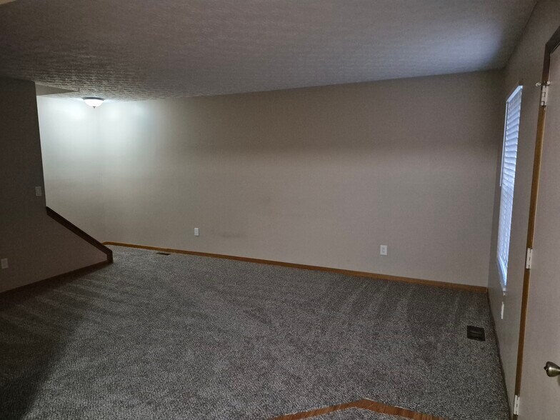 Building Photo - 466 Heritage Cir