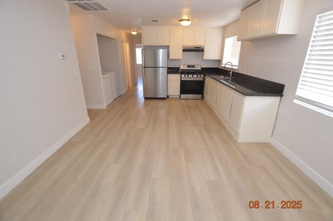Building Photo - 6751 Sebring St