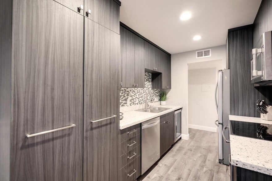Building Photo - 283 Tradewinds Dr