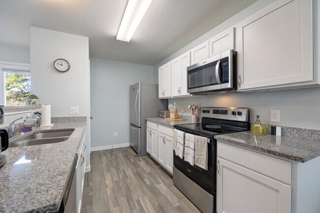 Building Photo - 196 Goldenrod