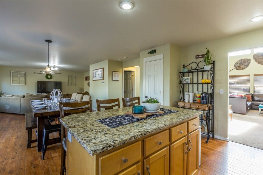 Building Photo - 63055 Yampa Way