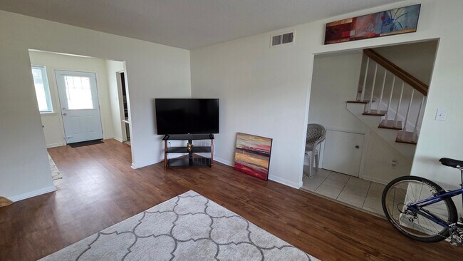 Building Photo - 2337 Champion Ct