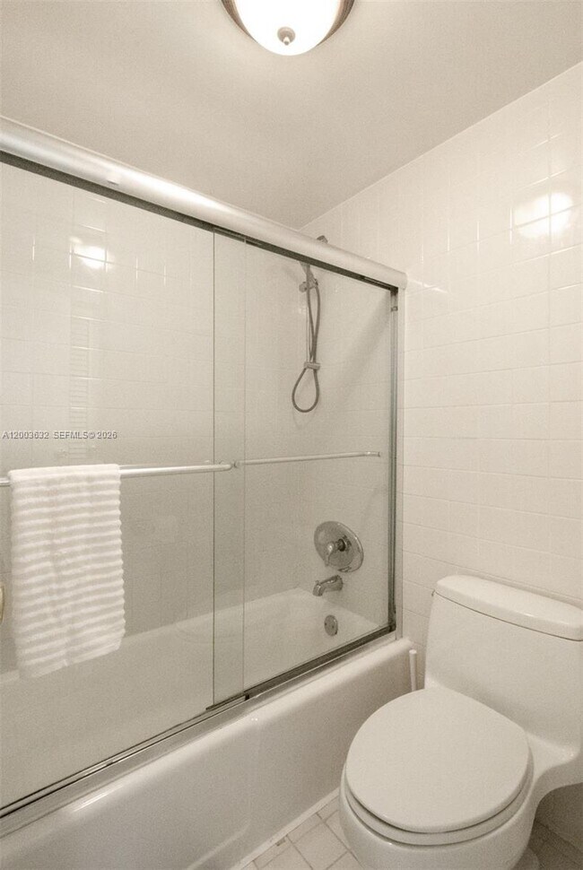 Building Photo - 100 Lincoln Rd