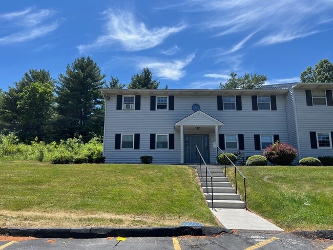 Second floor unit - 8 Ivy Ct