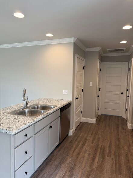 Building Photo - 2624 Parkers Mdw Ln