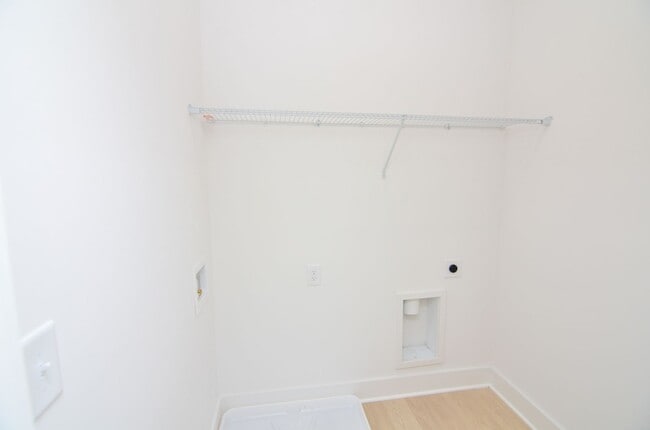 Building Photo - 550 Markham St