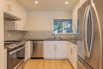 Building Photo - Freshly remodeled duplex home