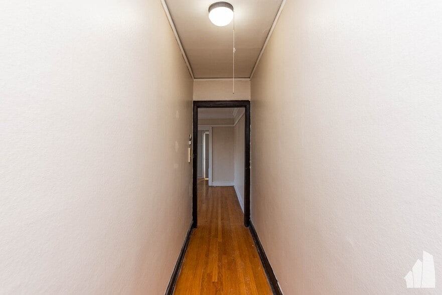 Building Photo - 4455 N Artesian Ave