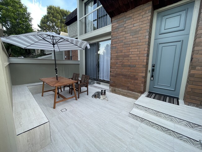 Spacious Patio with gas BBQ hookups - 4315 Redwood Ave