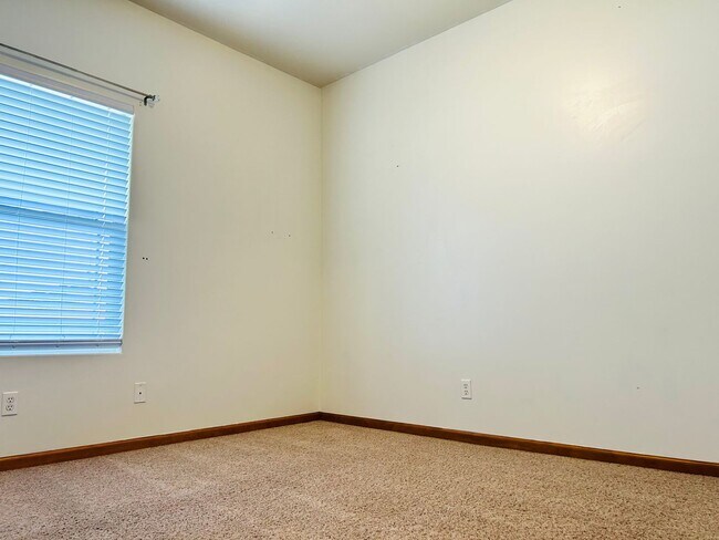 Building Photo - Spring Valley Location! Beautiful Single-Family Home