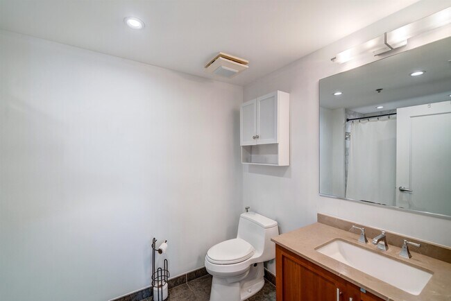 Building Photo - 800 Jackson St