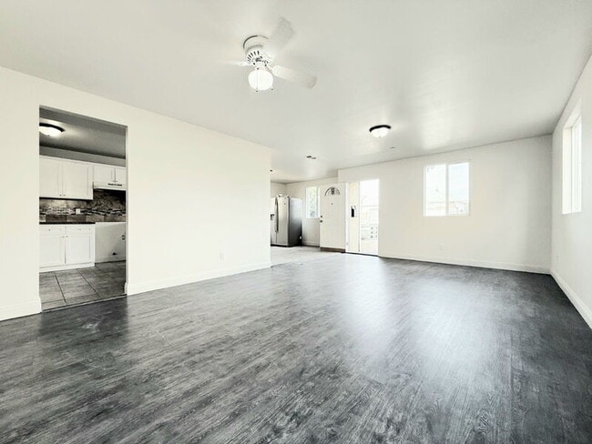 Building Photo - 1440 E 42nd St