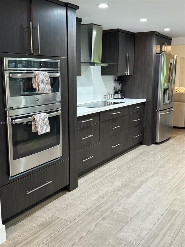 Building Photo - 3231 Salzedo St