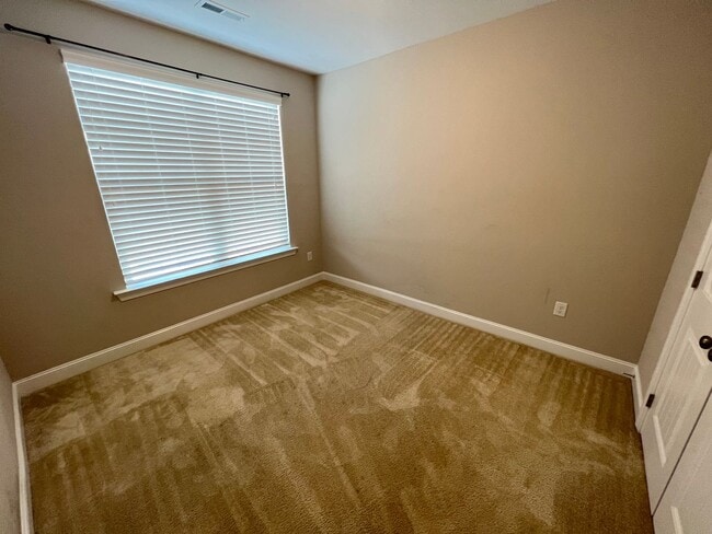 Building Photo - Spacious 3 bedroom townhome in Brier Creek