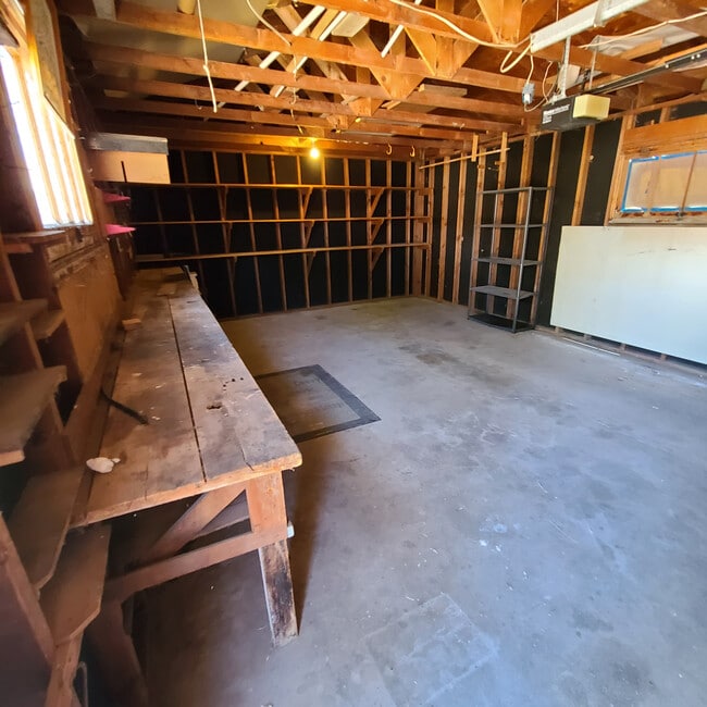 Building Photo - 1260 Pinyon Ave