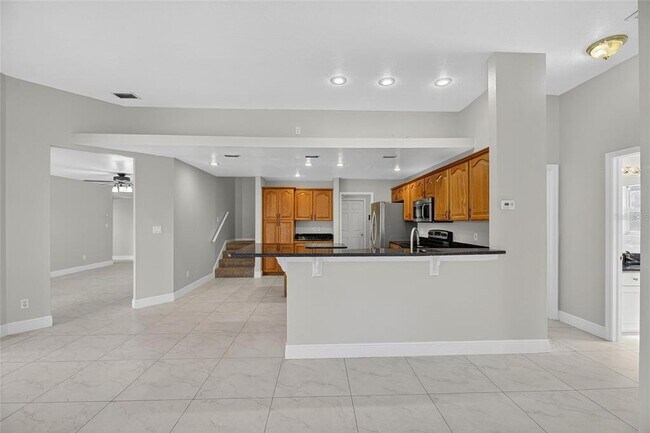 Building Photo - 172 Lake Shore Dr W