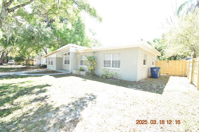 Building Photo - 3013 E Sligh Ave