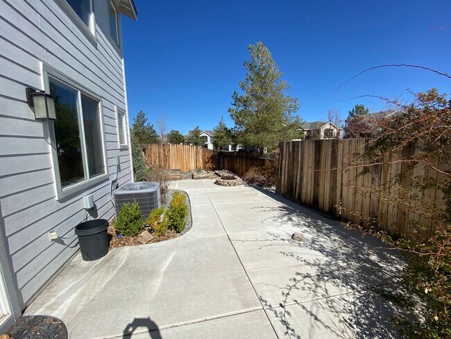 Building Photo - North Valley - 3 Bed 2 Bath - Near Water P...