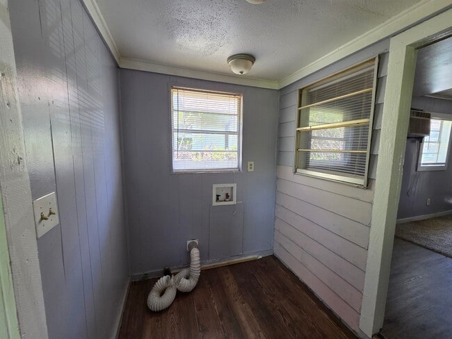 Building Photo - 1320 Faxon Ave