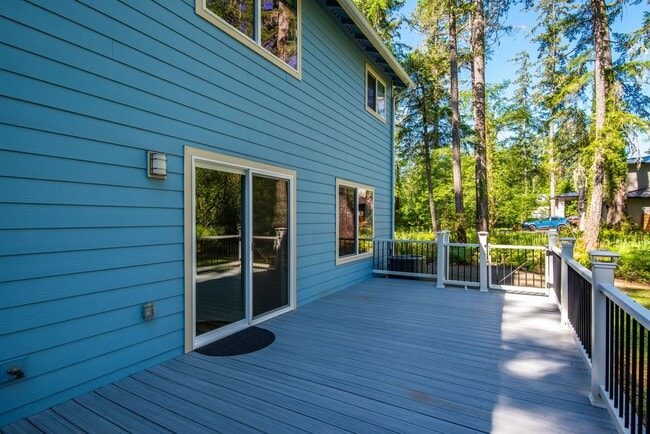 Building Photo - 8645 Evergreen Dr NE
