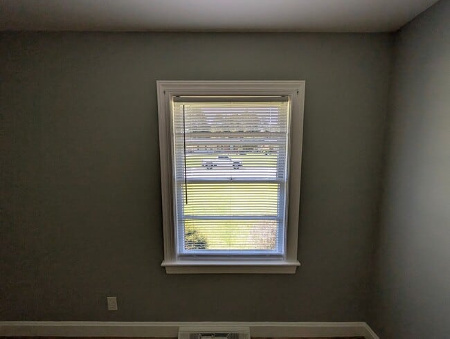 Building Photo - 3 Bedroom, 1.5 Bath Home with HVAC & Fenced Backyard