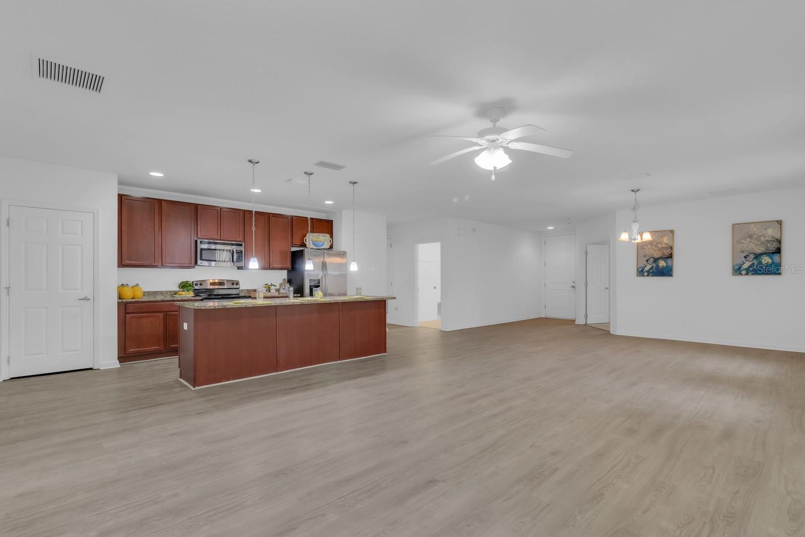Building Photo - 2943 Casabella Dr