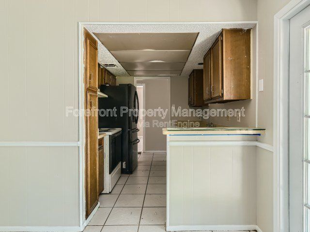 Building Photo - 7422 Stonehouse Dr